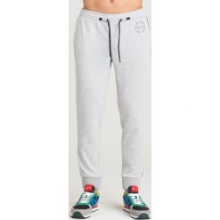 SPODNIE DRESOWE. Szare spodnie męskie Armani Exchange, m, bez wzorów, z dresówki. Za 449,00 zł.