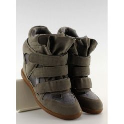 Sneakersy szare zamszowe ERYN. Szare koturny damskie FunKee.pl, bez obcasa, na koturnie, z paskami. Za 135,99 zł.