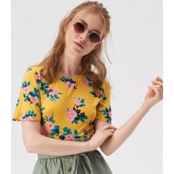 T-shirt z rozkloszowanymi rękawami - Wielobarwny. Szare t-shirty damskie Sinsay, s, bez wzorów, bez kołnierzyka. Za 29,99 zł.