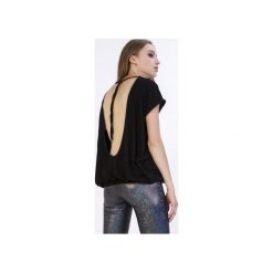 T-shirt z czarnej dzianiny z wiązaniem na plecach. Czarne t-shirty damskie marki Sthorm, s, bez wzorów, z wiskozy, z dekoltem na plecach. Za 199,00 zł.