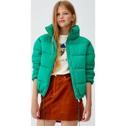 Sztruksowa minispódniczka z postrzępionym dołem. Szare spódniczki Pull&Bear, ze sztruksu. Za 69,90 zł.