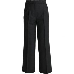 Wood Wood SHANNEN TROUSERS Spodnie materiałowe dark grey. Szare spodnie damskie marki Wood Wood, z poliesteru. Za 799,00 zł.