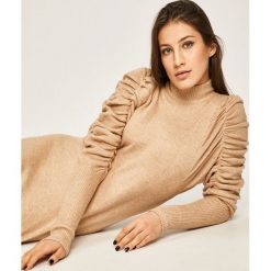 Answear - Sukienka. Czarne sukienki damskie ANSWEAR, na co dzień, s, bez wzorów, z elastanu, casualowe, z golfem, z długim rękawem, długie, mini, proste. W wyprzedaży za 139,90 zł.