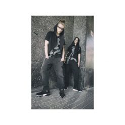 KIOTO t-shirt z szarym nadrukiem. Czarne t-shirty męskie Pikiel, s, z nadrukiem, z bawełny. Za 159,00 zł.