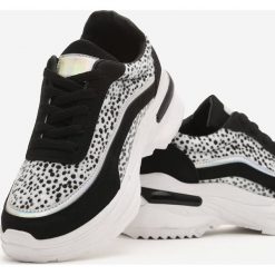 Białe Sneakersy Aviana. Białe buty sportowe damskie Renee, bez wzorów, z futra, sportowe. Za 99,99 zł.