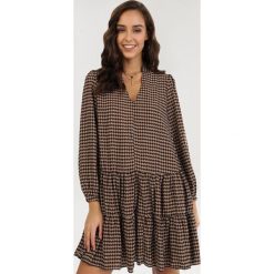 Czarna Sukienka Vilinora. Czarne sukienki damskie Born2be, s, bez wzorów, bez kołnierzyka, bez rękawów, mini. Za 129,99 zł.