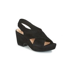 Sandały Clarks MARITSA LARA. Czarne sandały damskie Clarks, bez wzorów, bez obcasa, bez zapięcia. Za 343,20 zł.