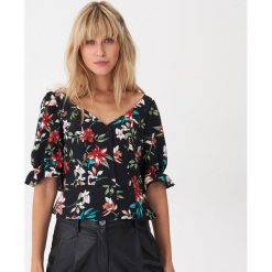 Bluzka w kwiaty - Czarny. Czarne bluzki damskie House, xl, w kwiaty, bez kołnierzyka, bez rękawów. W wyprzedaży za 19,99 zł.