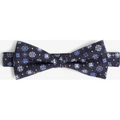 Finshley & Harding - Muszka męska z jedwabiu, niebieski. Niebieskie muszki męskie Finshley & Harding, z haftami, z jedwabiu, eleganckie. Za 129,95 zł.