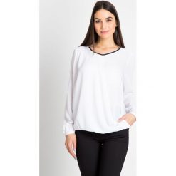 Bluzki damskie: Elegancka biała bluzka z zakładką QUIOSQUE