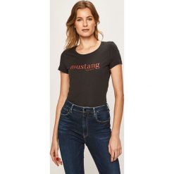 Mustang - T-shirt. Czarne bluzki damskie Mustang, s, z nadrukiem, z bawełny, z okrągłym kołnierzem. Za 59,90 zł.