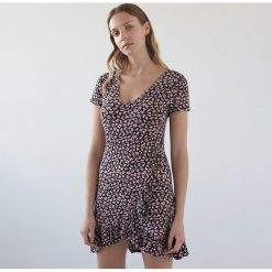 Sukienka mini z falbanką - Wielobarwny. Sukienki damskie Sinsay, s, bez wzorów, z falbankami, bez rękawów, mini. Za 49,99 zł.