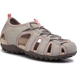 Sandały GEOX - D Sand.Strel A D9225A 0EK15 C1010 Lt Grey. Szare klapki damskie Geox, bez wzorów, ze skóry ekologicznej, bez obcasa. W wyprzedaży za 239,00 zł.