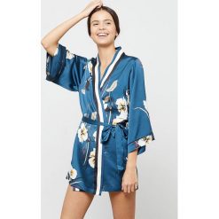 Etam - Szlafrok Blue Pop. Niebieskie szlafroki damskie Etam, l, bez wzorów, z poliesteru, bez rękawów, bez kaptura. W wyprzedaży za 139,90 zł.