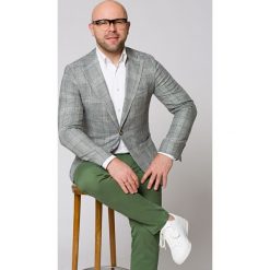 Marynarka Szara w Zieloną Kratę Jamaica. Szare marynarki męskie LANCERTO, na lato, m, bez wzorów, z wiskozy, vintage. W wyprzedaży za 599,00 zł.