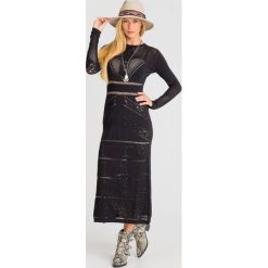 SUKIENKA Twinset. Czarne sukienki damskie Twinset, na imprezę, s, z haftami, z materiału, z okrągłym kołnierzem, bez rękawów, maxi, dopasowane. Za 862,95 zł.