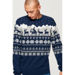 Sweter z motywem zimowym - Granatowy. Niebieskie swetry męskie Cropp, s, bez wzorów, bez kołnierzyka, bez kaptura. Za 99,99 zł.