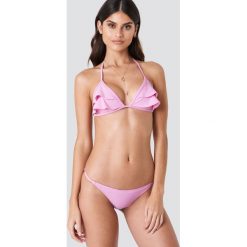 J&K Swim X NA-KD Dół bikini z cienkimi paskami - Pink. Zielone bikini marki J&K Swim x NA-KD. W wyprzedaży za 26,48 zł.
