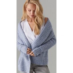 Niezapinany kardigan oversize - Niebieski. Niebieskie swetry damskie Mohito, s, bez wzorów, bez rękawów, bez kaptura. Za 119,99 zł.