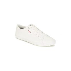 Buty Levis WOODS. Białe trampki męskie Levi's®, bez wzorów, bez zapięcia. Za 233,10 zł.