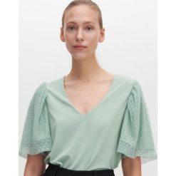 Bluzka z dekoracyjnymi rękawami - Khaki. Brązowe bluzki damskie Reserved, s, bez wzorów, bez kołnierzyka, bez rękawów. Za 69,99 zł.