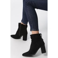 Czarne Botki Bosart. Czarne botki damskie Born2be, eleganckie, ze szpiczastym noskiem, za kostkę, na średnim obcasie, na obcasie, na zamek. Za 129,99 zł.