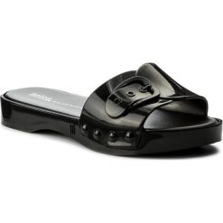Klapki MELISSA - Belleville Ad 32244 Black 32244. Czarne klapki damskie marki Melissa, bez wzorów, z tworzywa sztucznego, bez obcasa. W wyprzedaży za 169,00 zł.