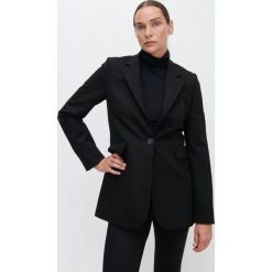 Elegancka marynarka z wysokogatunkowej dzianiny LENZING ™ ECOVERO ™ -. Marynarki damskie Reserved, bez wzorów, z dzianiny. Za 299,99 zł.