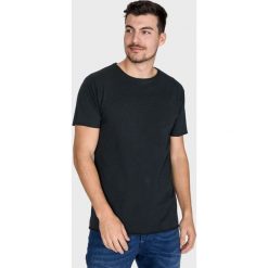 Scotch & Soda Koszulka Czarny. Czarne koszulki męskie Scotch & Soda, xl, bez wzorów, z bawełny, bez kołnierzyka, z krótkim rękawem, krótkie. Za 176,95 zł.