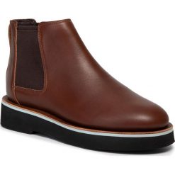 Sztyblety CAMPER - Tyra K400427-002 Brown. Pomarańczowe kozaki damskie Camper, ze skóry, bez obcasa, bez zapięcia. W wyprzedaży za 399,00 zł.