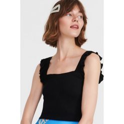 Top z wiskozy - Czarny. Czarne topy damskie Reserved, s, bez wzorów, z wiskozy, bez kołnierzyka. Za 49,99 zł.