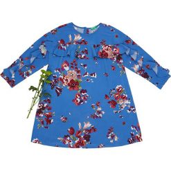 Sukienka w kolorze niebieskim. Niebieskie sukienki niemowlęce Benetton Kids, bez wzorów, bez rękawów, midi, rozkloszowane. W wyprzedaży za 75,95 zł.