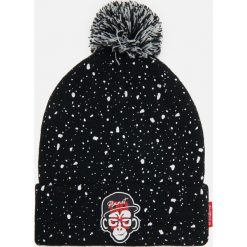 Wzorzysta czapka z pomponem - Czarny. Czarne czapki męskie Cropp, bez wzorów. Za 39,99 zł.