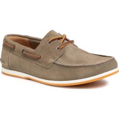 Mokasyny CLARKS - Pickwell Sail 261502327 Sage Suede. Zielone mokasyny męskie Clarks, z zamszu. Za 469,00 zł.