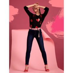 Spodnie damskie skinny z paskiem. Niebieskie spodnie damskie Top Secret, na lato, w paski, z jeansu. W wyprzedaży za 59,99 zł.