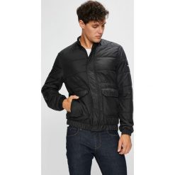 Calvin Klein Jeans - Kurtka. Czarne płaszcze męskie Calvin Klein Jeans, m, bez wzorów, z poliesteru, krótkie, bez kaptura. W wyprzedaży za 499,90 zł.