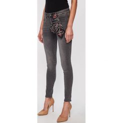 Guess Jeans - Jeansy. Szare jeansy damskie Guess Jeans. Za 399,90 zł.