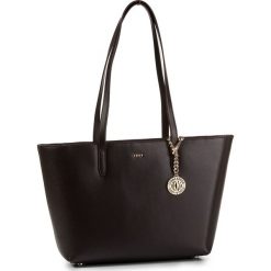 Torebka DKNY - Bryant Medium Tote R74A3014 Dk Chocolate DCH. Pomarańczowe torebki klasyczne damskie DKNY, bez wzorów, ze skóry, klasyczne, bez dodatków. W wyprzedaży za 519,00 zł.