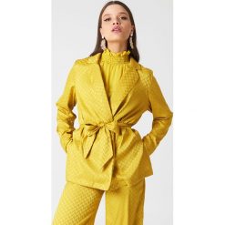 Marynarki i żakiety damskie: NA-KD Trend Marynarka z wiązaniem w talii – Yellow