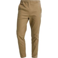 Chinosy męskie: Legends HERMOSA Spodnie materiałowe khaki