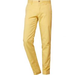 Polo Ralph Lauren SLIM FIT NEWPORT PANT Spodnie materiałowe fall yellow. Żółte rurki męskie Polo Ralph Lauren, z bawełny. Za 629,00 zł.