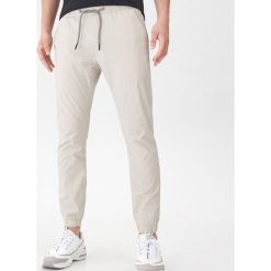 Joggery - Beżowy. Brązowe spodnie męskie House, s, bez wzorów. Za 99,99 zł.