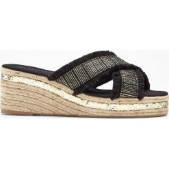Espadryle na koturnie bonprix czarny. Czarne koturny damskie bonprix, w paski, bez obcasa, na koturnie. Za 74,99 zł.
