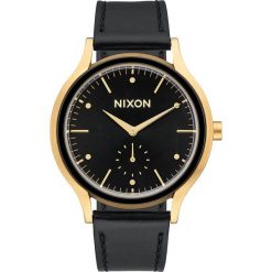 Zegarek kwarcowy "Sala Leather" w kolorze czarno-złotym. Czarne, analogowe zegarki damskie Nixon, złote. W wyprzedaży za 219,95 zł.