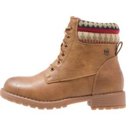 XTI Botki sznurowane camel. Brązowe buty zimowe damskie marki Xti, z materiału, na sznurówki. W wyprzedaży za 125,95 zł.