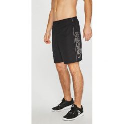 Under Armour - Szorty Woven Graphic. Szare spodenki sportowe męskie marki Under Armour, z poliesteru, sportowe. W wyprzedaży za 99,90 zł.