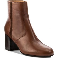Botki MARC O'POLO - 708 14176201 110 Cognac 720. Brązowe botki damskie na obcasie marki Marc O'Polo, ze skóry. W wyprzedaży za 509,00 zł.