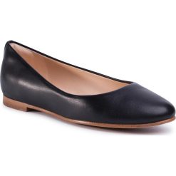 Baleriny CLARKS - Grace Piper 261440424 Black Leather. Czarne baleriny damskie Clarks, bez wzorów, ze skóry, klasyczne, bez obcasa, bez zapięcia. W wyprzedaży za 389,00 zł.