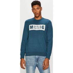 Mustang - Bluza bawełniana. Szare bluzy męskie Mustang, s, z nadrukiem, z bawełny, z okrągłym kołnierzem, bez rękawów, bez kaptura. Za 219,90 zł.