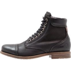 Sneaky Steve DOVERLAKE Botki sznurowane black. Czarne botki męskie marki Sneaky Steve, z materiału, na sznurówki. W wyprzedaży za 575,20 zł.